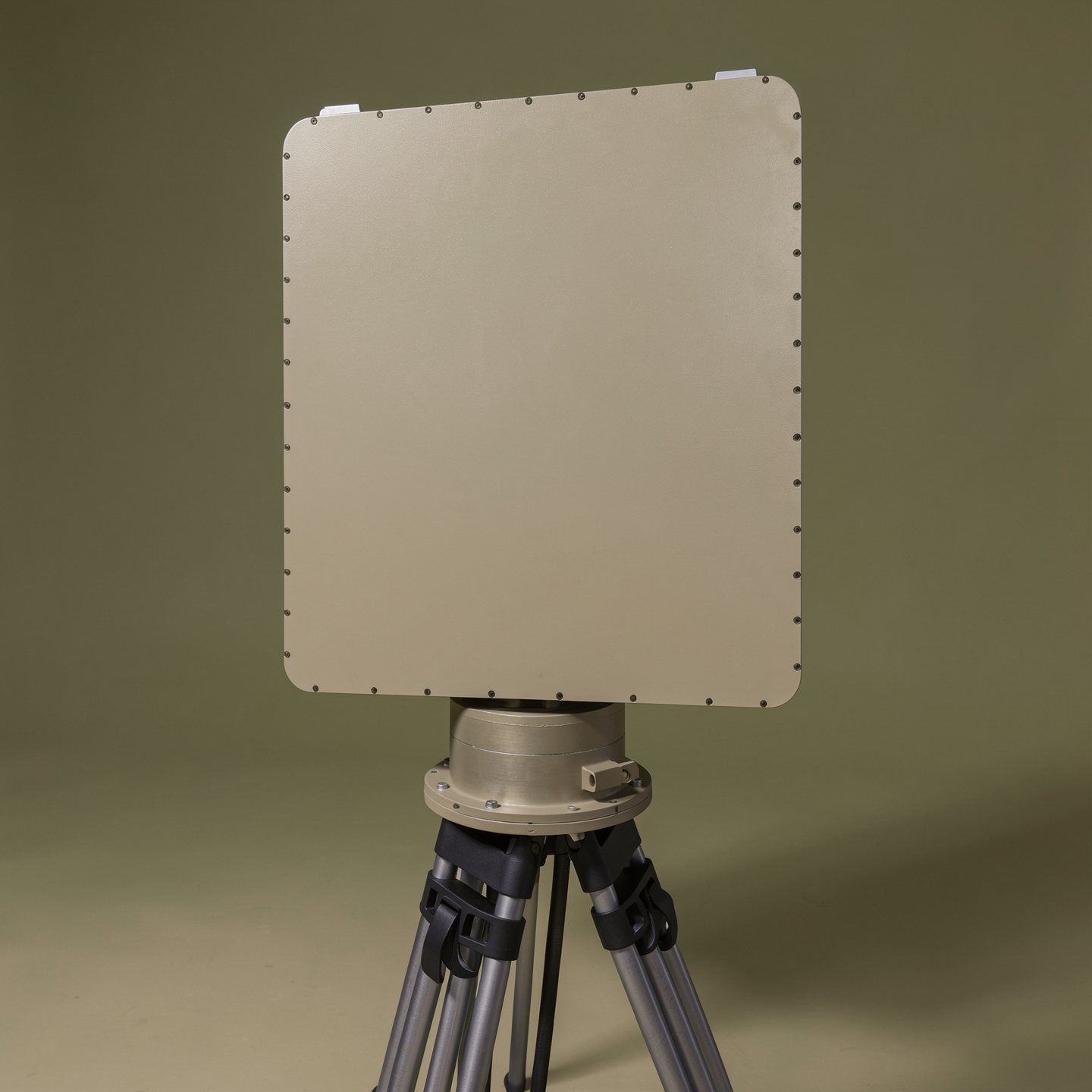 رادار المراقبة AGT-3D-RD5000X لردع الطيور في المطارات على ارتفاعات منخفضة