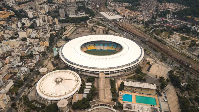 ملاعب وساحات ومناطق مناظر طبيعية